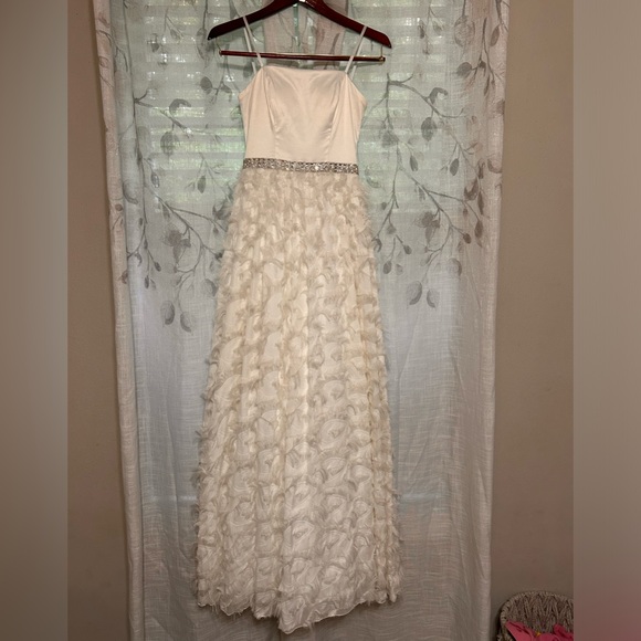 SayYes to the Prom White Dress Size 4 Juniors - Picture 1 of 7